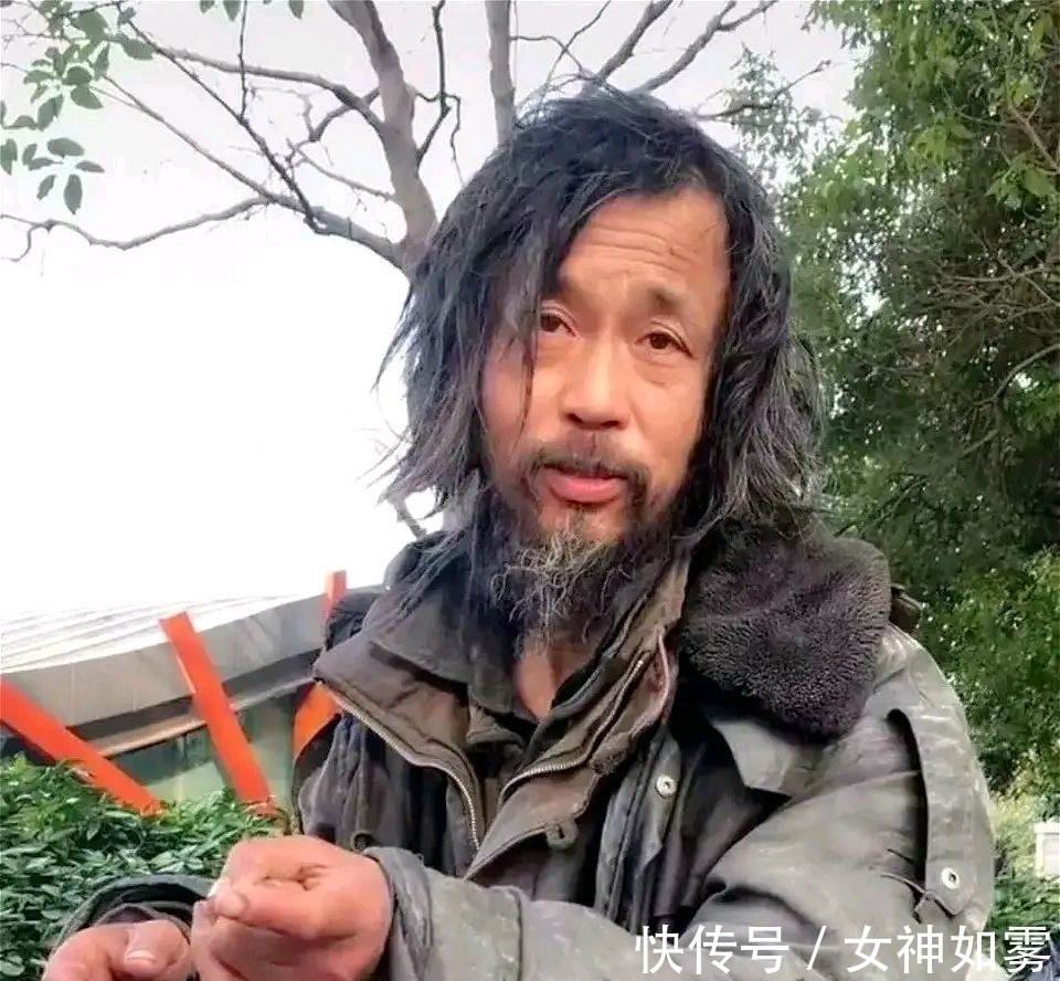 毛笔&流浪大师沈巍的书法,是书法吗?专家:谈不上书法,字都还没写好