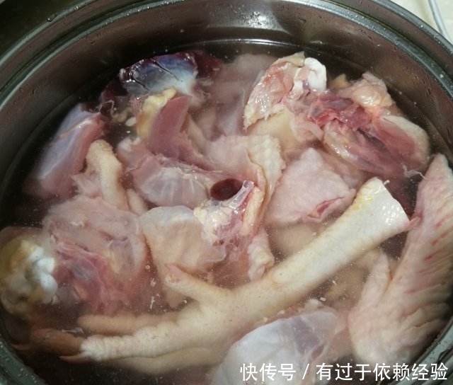 鲜香炖土鸡,满屋子香气,记忆中柴火鸡的味道