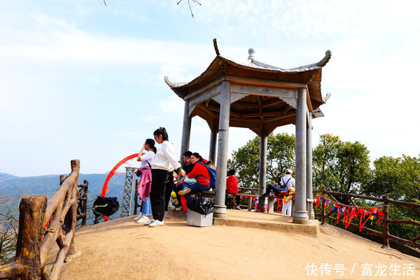 梅岭狮子峰，南昌第一山，怪石奇洞不输黄山，悬崖秋千、滑翔伞、玻璃漂流个个刺激