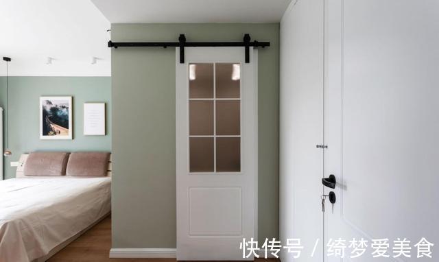 餐边柜|客厅不要沙发,墙面不做造型,越简单的装修,反而越清爽实用