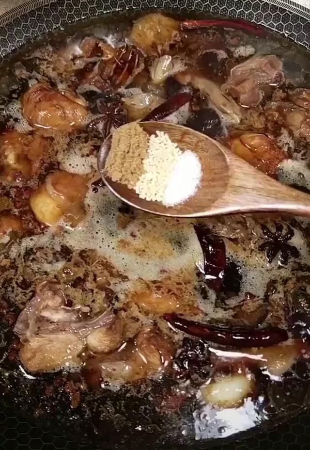 鸡肉|缅怀柴火烹制年代，忍不住回想童年时光，一道家常柴火鸡送给大家