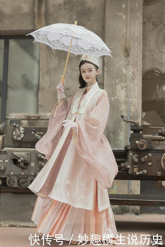 风格甜美的粉色系汉服,专属少女的配色,让你化身温柔少女