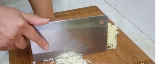 面粉新吃法，手不沾面，比油条做法简单，比馅饼好吃，越吃越想吃