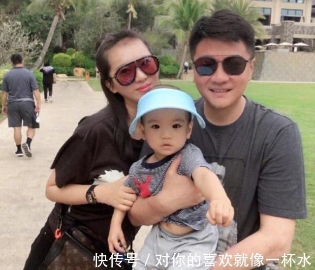 女友|曾是中超射手王,两任女友都是明星,41岁抱儿子大婚,今赋闲在家