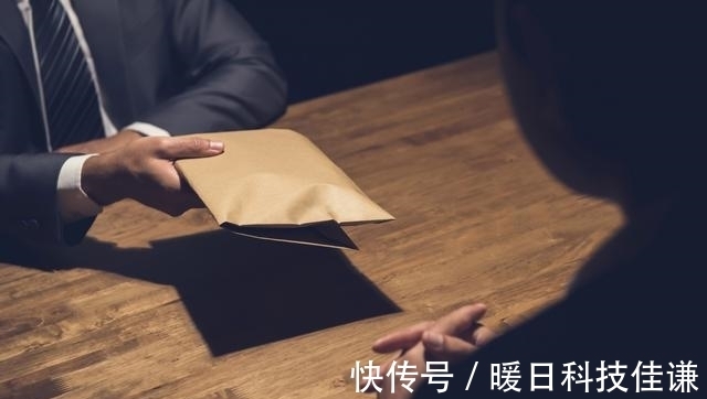 礼办|“716银行劫案”：高考落榜生抢银行，想给大学校长送礼办入学