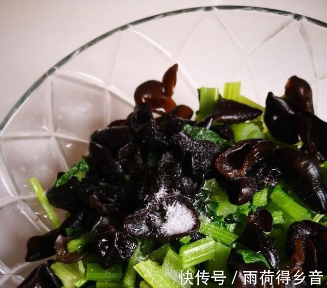 这菜千万不要隔夜吃，吃一次比喝酒危害还要大，还不进来看看！
