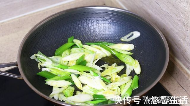 牛肉|炒牛肉时，切记不要放盐和料酒腌制，教你正确方法，牛肉不老不柴