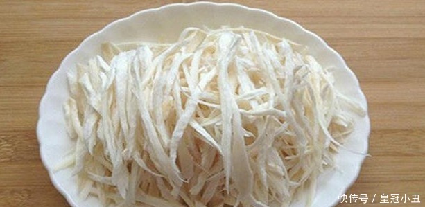 如果家里有老人和孩子，一定要学会这道菜，既降血脂又增强免疫力！