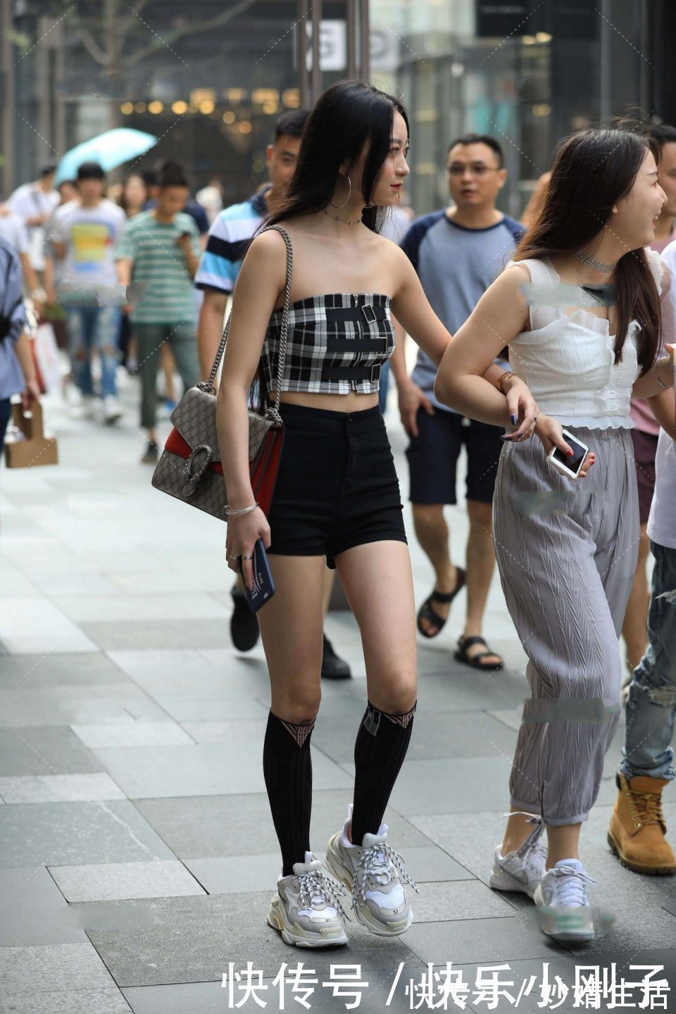 搭配|短裤如何搭配和选择才能走在时尚前端？分享小妙招，让你魅力十足