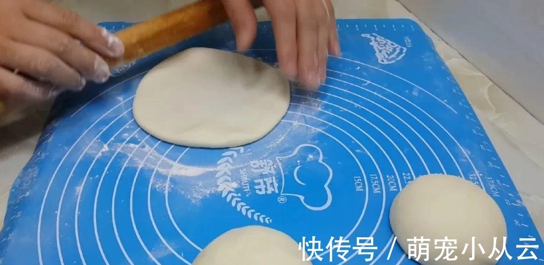 面粉这做法太香了，开水一烫，焦脆又空心，比油饼鸡蛋饼好吃几十倍
