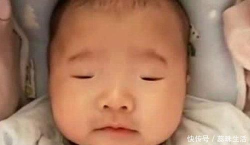 宝爸|宝妈生下7斤男宝,儿子“没眼睛”急坏小两口,医生检查后笑出声