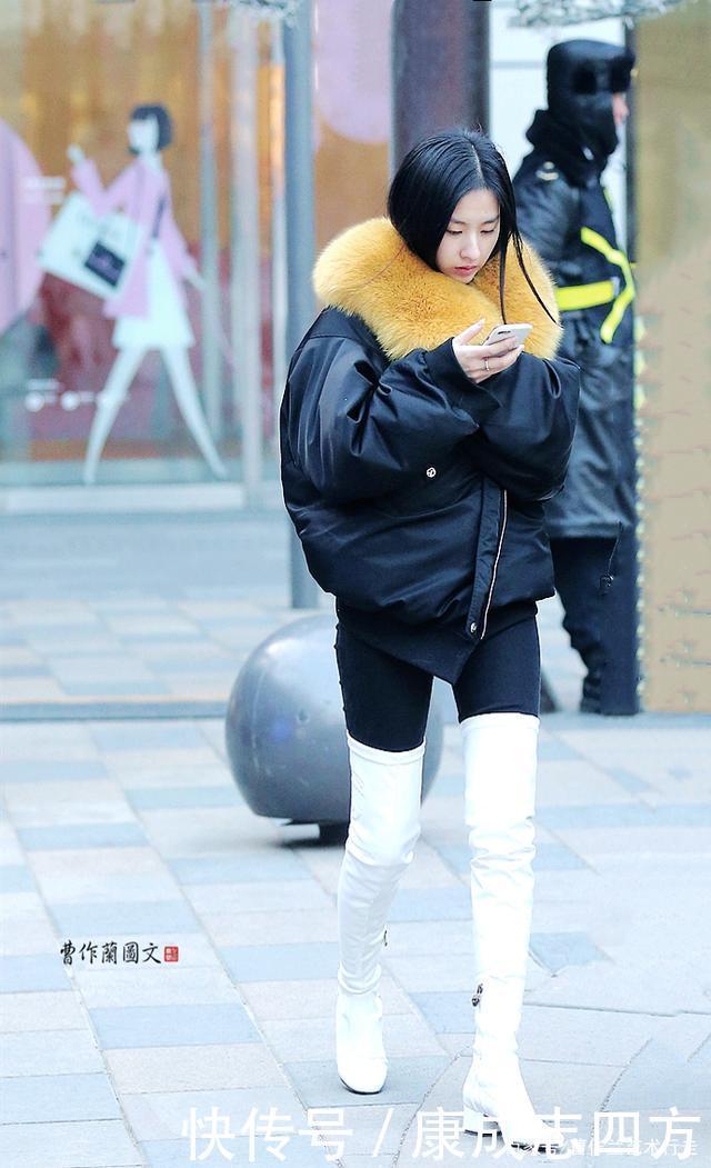 高筒靴,美女选择白色的,不仅吸睛亮眼,而且时髦感和帅气翻番