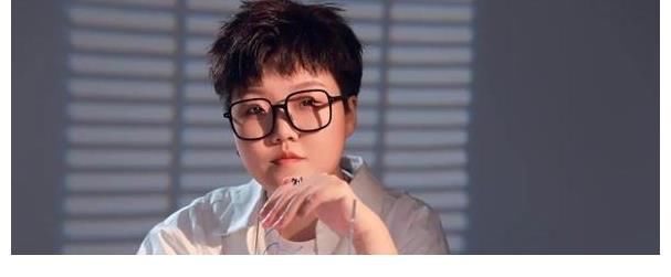 好聲音之后，王靖雯再次參加音樂綜藝，與兩位導(dǎo)師助教同臺(tái)競(jìng)技