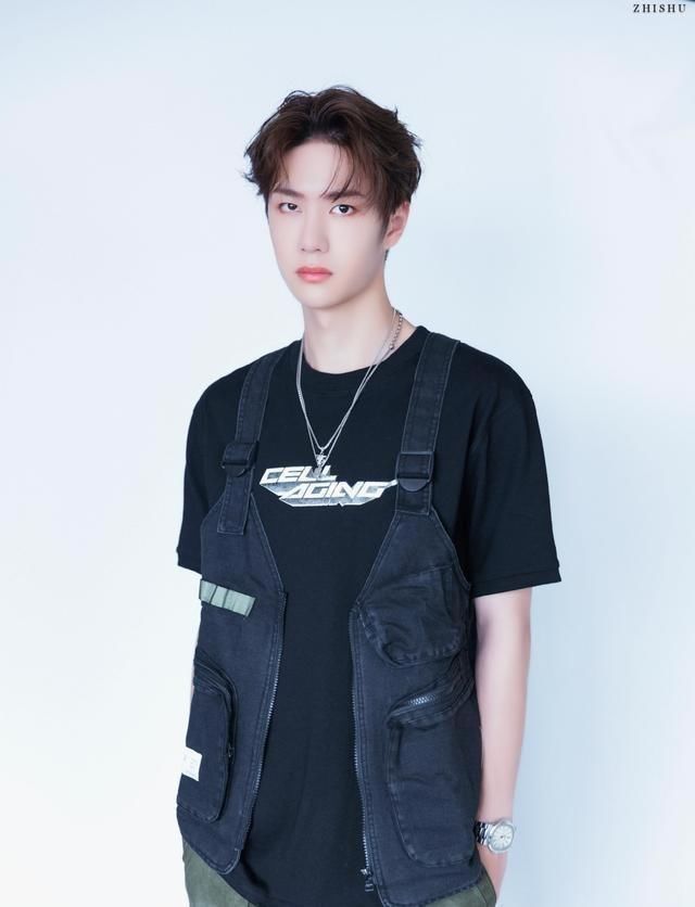 肖战 王一博是一个什么样的人钟汉良评价跟肖战一样