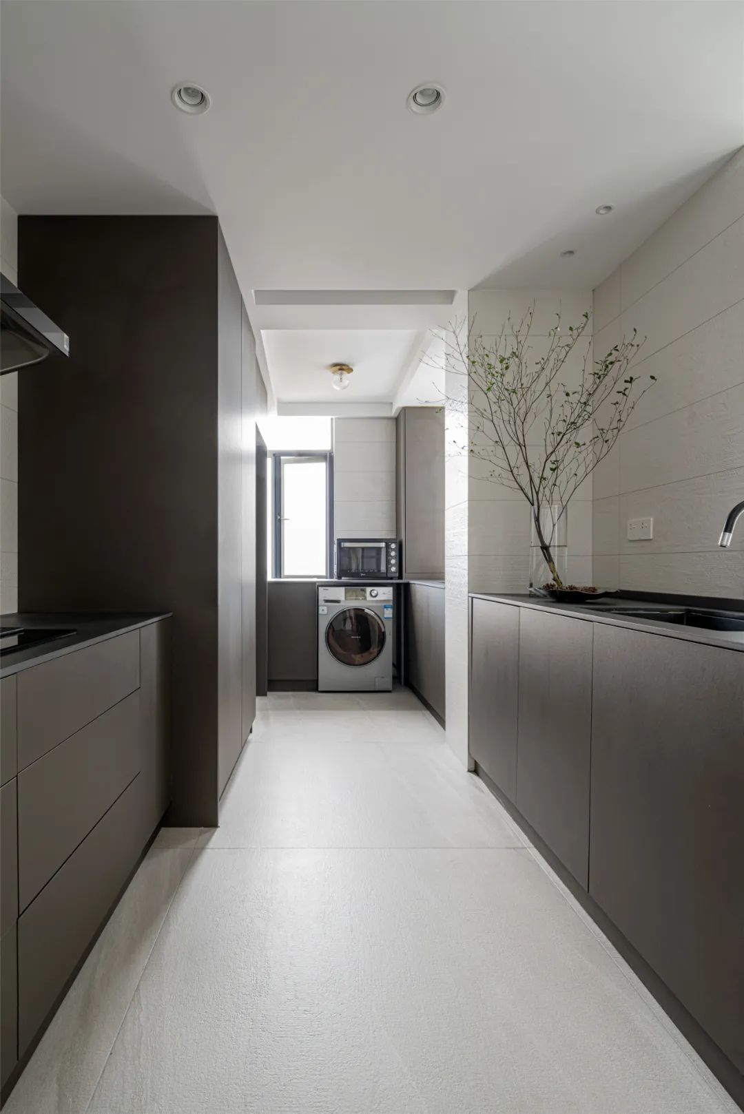 布置|210㎡简约大平层,淡雅温馨、绿植装饰,生活文艺舒适