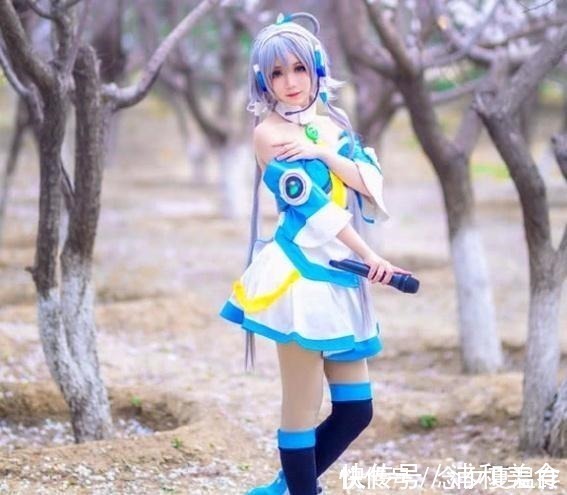 达拉崩吧|中学生Cos洛天依,身材,造型完美还原!网友次元壁被吃了!