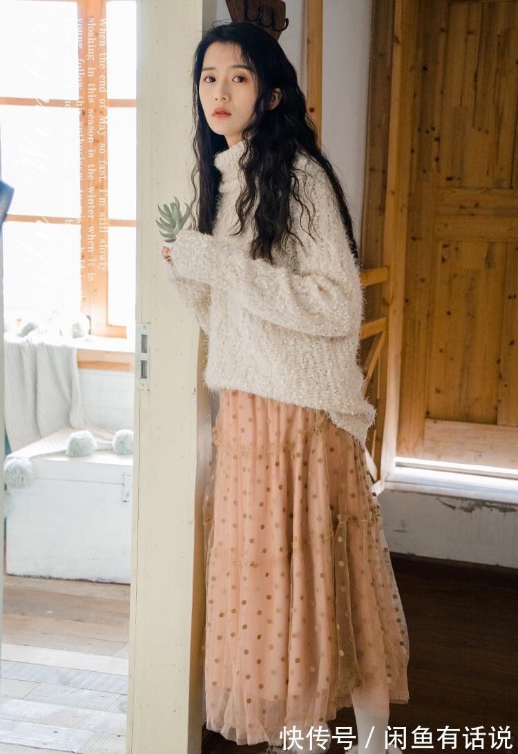 毛呢|真正见过世面的中年女人,冬天穿裙有“3穿3不穿”,一看就很高级