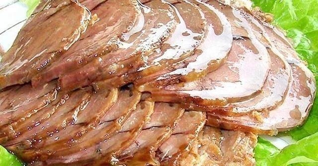 父亲用30年土方法酱牛肉,牢记3个小技巧,牛肉酱香浓郁不腥不散