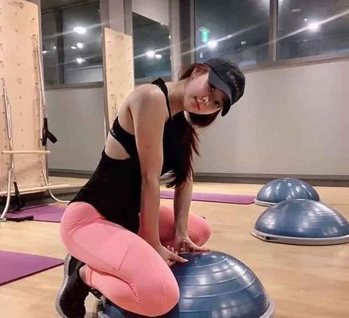 金泰珠|她被称为“夜店女王”，体重达到130斤，靠一双大长腿成全民女神