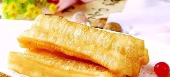 油条|做油条2个鸡蛋,一碗面,开水一烫,不用发面,超级快