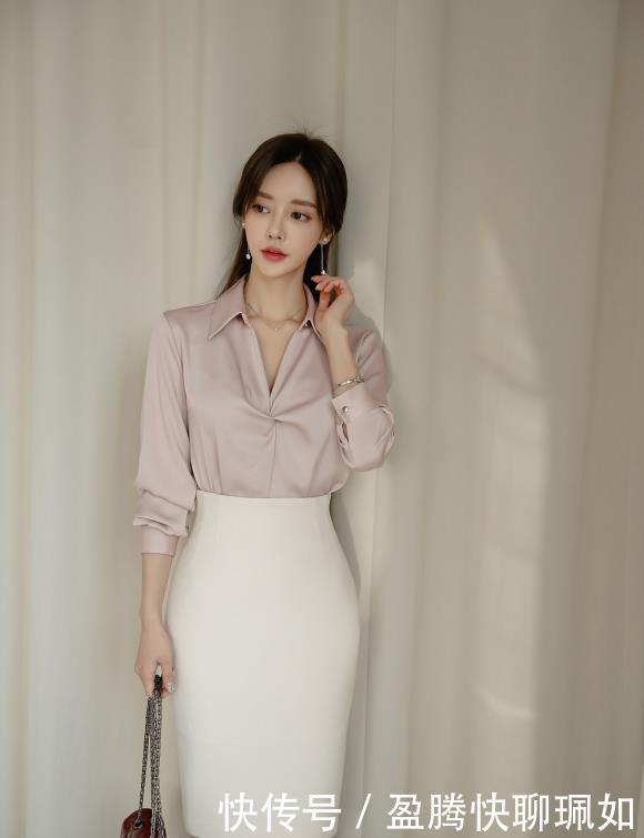 孙允珠白色高腰包臀裙，凸显优雅成熟气质