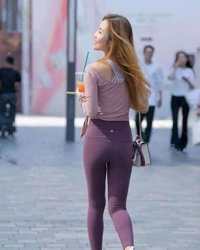 着装 瑜伽裤的多种风格搭配,才能让着装演绎出时髦感,尽显霸气!