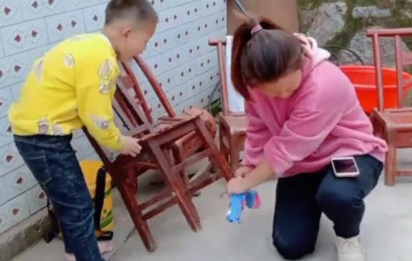 父母|磨蹭的孩子有隐藏优点,反复催促他效果不大,父母该如何做?