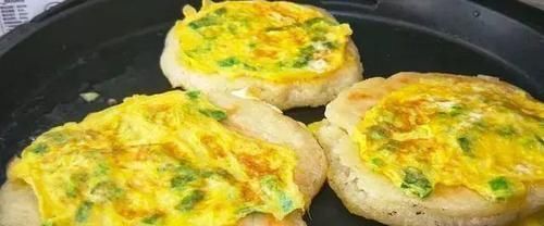筷子|早餐饼的新吃法,不揉面不擀面,筷子一搅,比包子油条好吃,真香