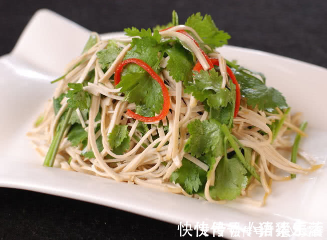 香菜|天然的“补钙菜”找到了,钙质比骨头汤还高,补钙质,孩子长个头