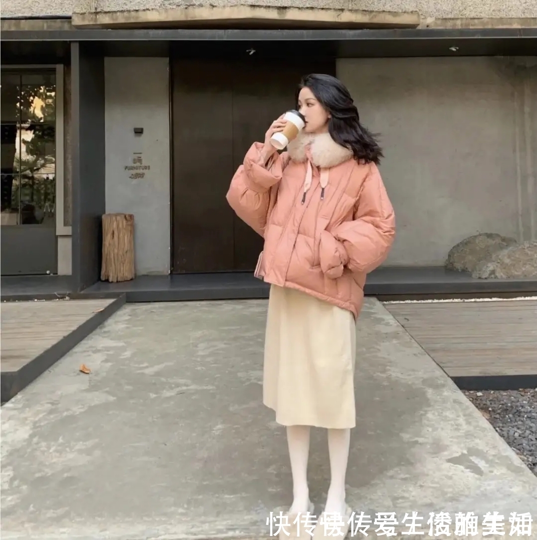 运动裤 今年冬季,羽绒服流行穿“短”不穿长,学会这样搭配,真显高