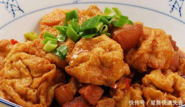 大葱放进去|立冬后,油豆腐和它绝配,香嫩爽口,没肉也香,1周不够吃