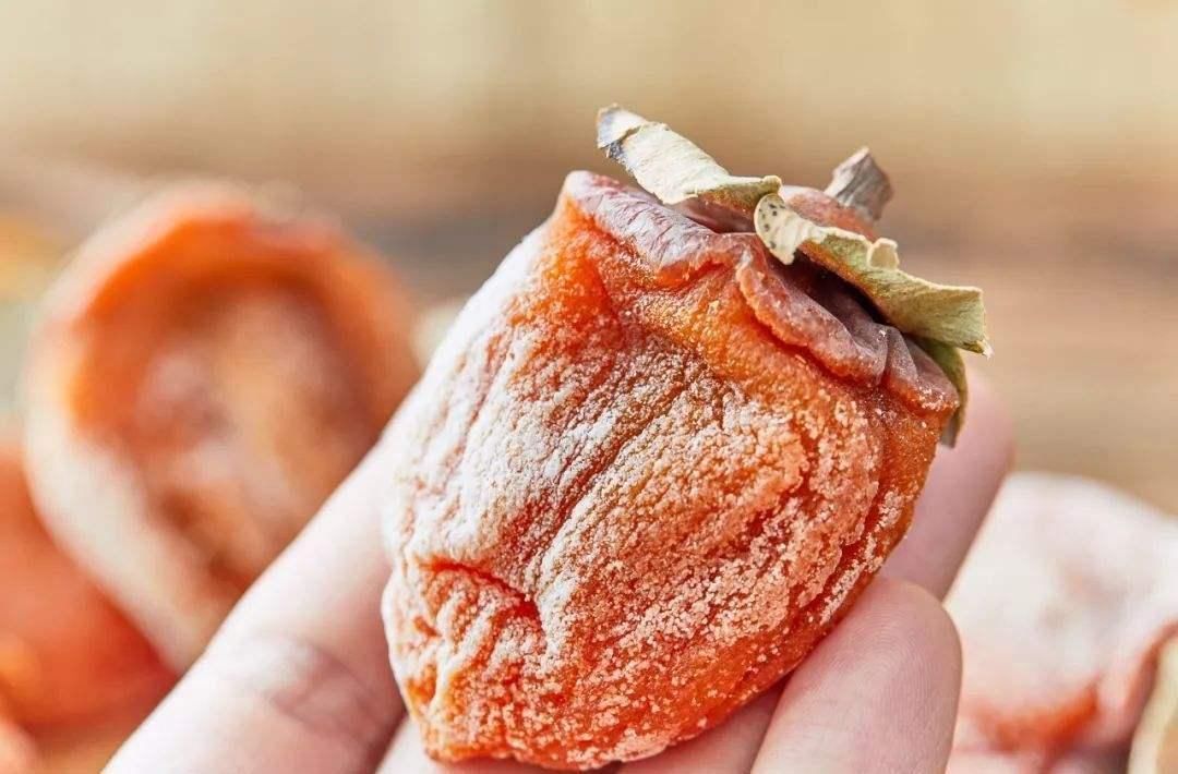 老话说一个柿子十副药,柿子的4个益处,吃了才知道