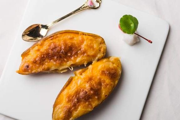 红薯这样做，奶香浓郁，又甜又糯还拉丝，比烤红薯好吃多了