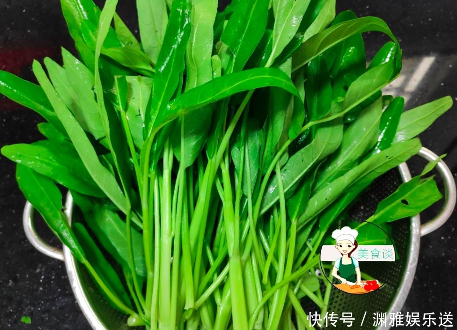 大火爆炒|炒空心菜时,第一步先焯水就错了,大厨教您一招,空心菜不黑不黄