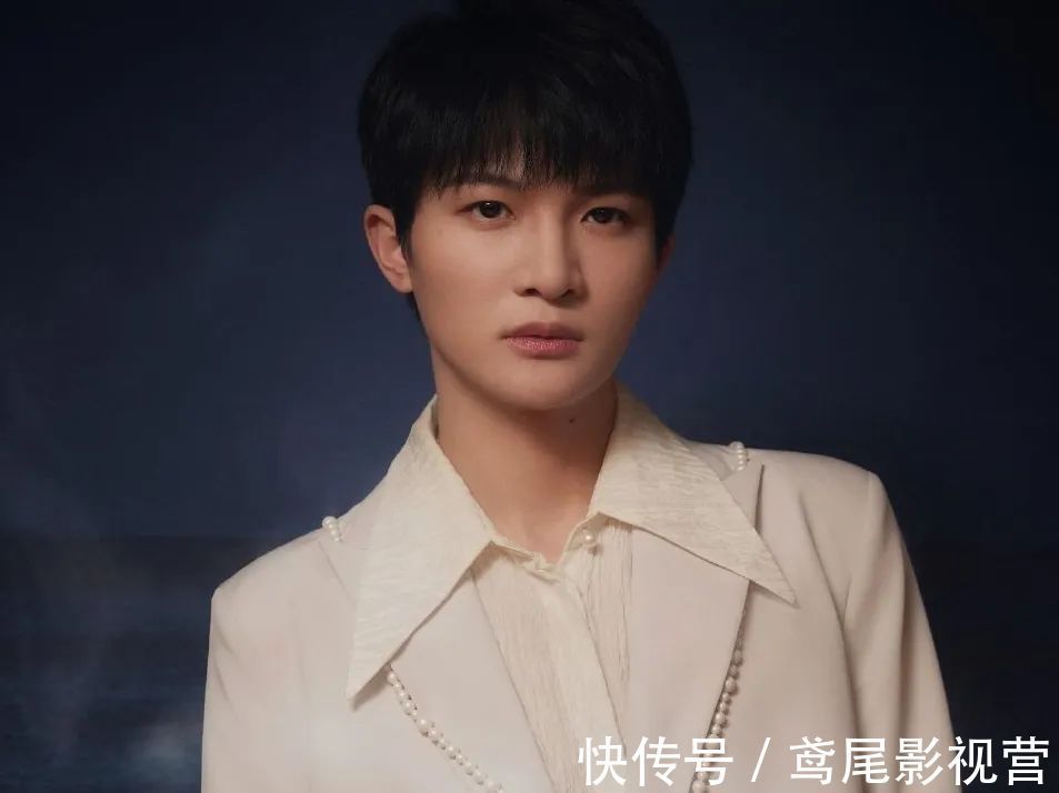 两台晚会全员真唱，年轻艺人表现亮眼，易烊千玺被前辈称赞