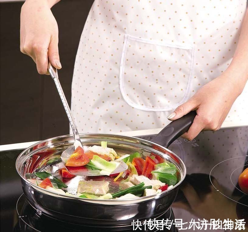 致癌物|炒菜时这些坏习惯，在悄悄地危害着一个家庭健康，请立即说“NO”
