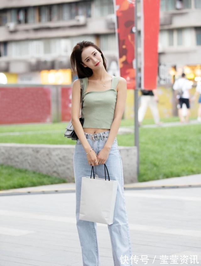 风格 牛仔裤穿搭要休闲个性一些,才能展现青春的风貌,提升造型新鲜感