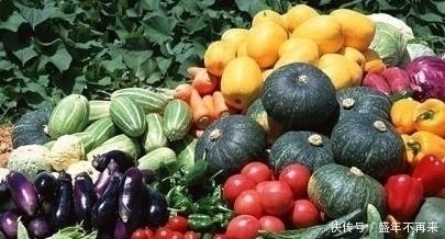 白头发显老又难看!医生提醒:多吃这几种东西白发变黑发