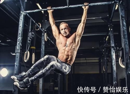双腿|训练单杠的5个方法,有效提高基础力量水平,练出一身腱子肉