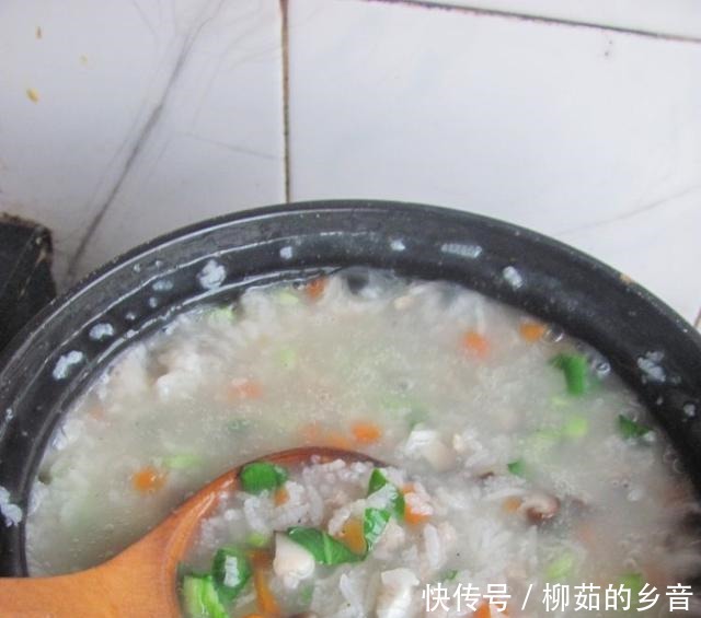 挑战30天早餐不重样,第一天,暖暖的杂蔬瘦肉汤跟寒潮更配哦!