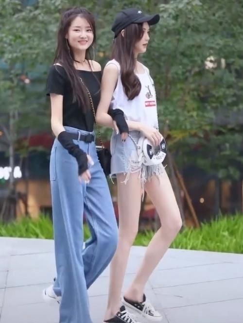 同身形闺蜜出街，终于知道穿长裤和穿短裤的区别差距一目了然