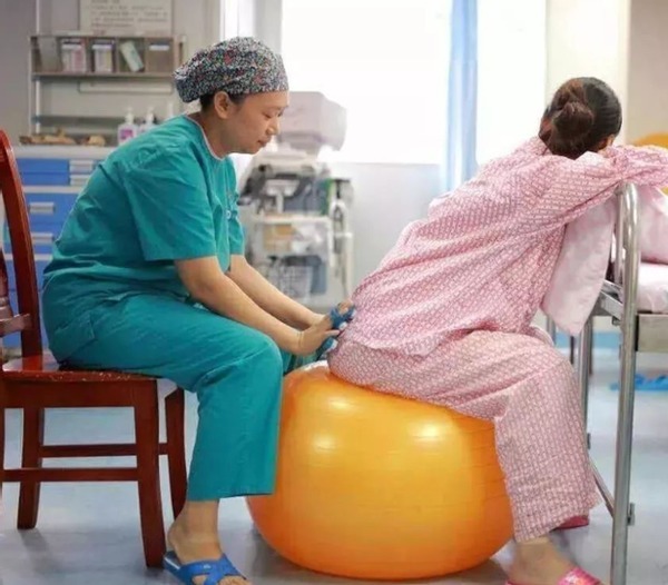 顺产|“最霸气产妇”火了,顺产完自己走回病房,网友:真是个神人