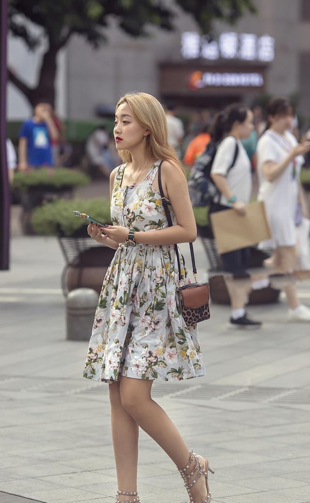 连衣裙穿搭会显得脸型很好, 青春风采尽情绽放, 连衣裙都可以
