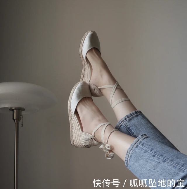 凉鞋 别再穿小白鞋了!试试这几款时尚凉鞋,时髦显高还百搭