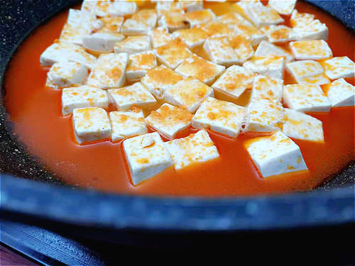 蟹黄豆腐|小雪后，豆腐这样做才解馋！鲜嫩入味又营养，一大盘都不够吃