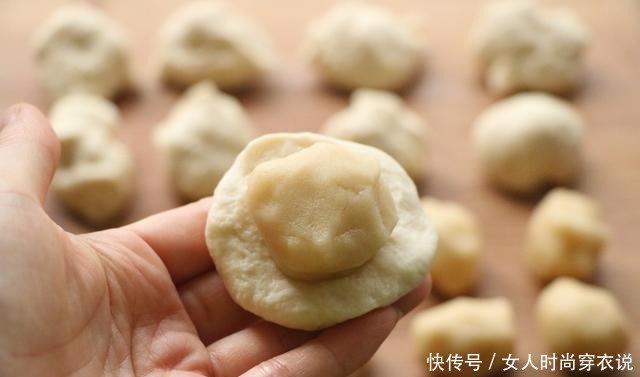 做法|家里有面粉试试这样吃,层次多又酥脆,食材简单,做法一看就会