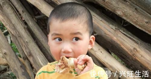 家长|越来越多孩子铅中毒,父母还一无所知,医生:别再让娃吃这些