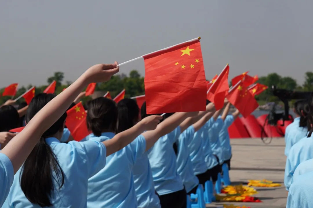 凤凰湖畔，同唱一首赞歌！