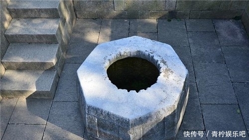 浙江古寺发现一口古井,考古队挖掘半个月后,挖出上百件四朝文物