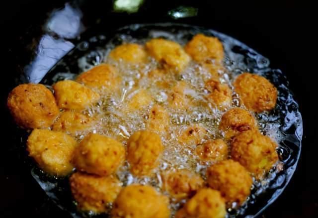 临近春节,可提前做好的菜,一次做一盆放冰箱中,随取随吃特省事